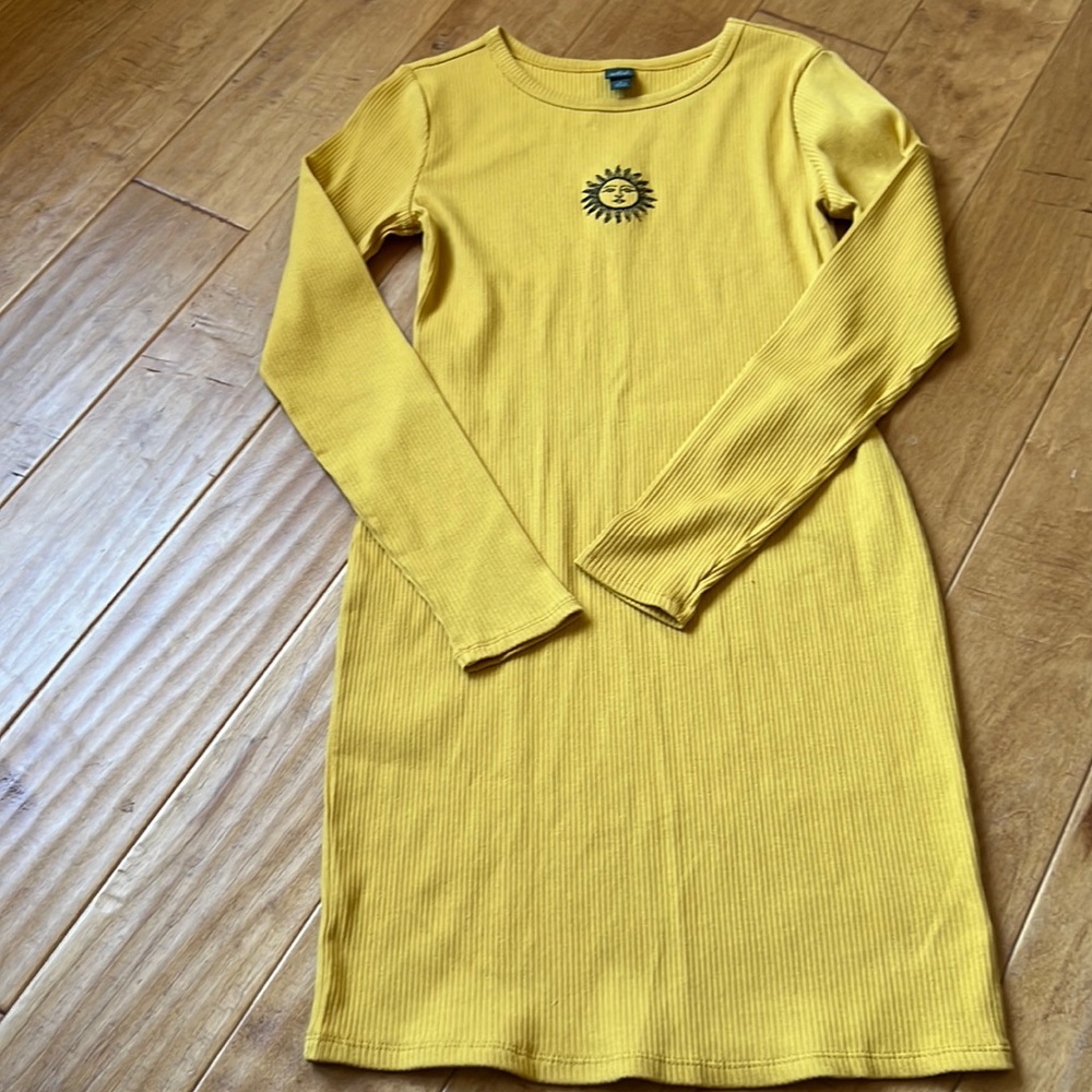 yellow dress